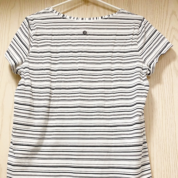 Lululemon White Stripped Size 10  Women’s Top. - Picture 3 of 8